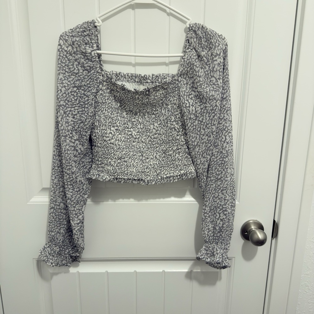 Japna Women's Gray White design Crop Smock Blouse Long Sleeve Size Small